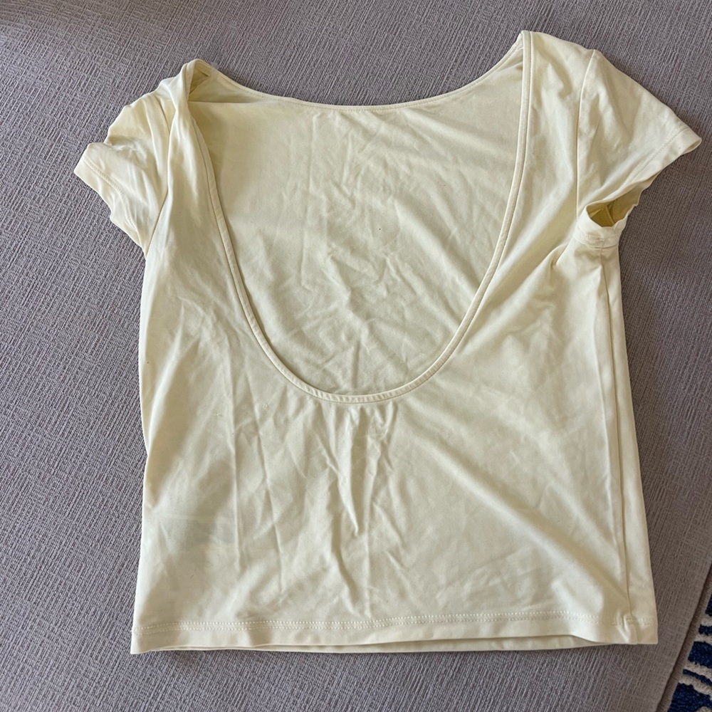 Light Yellow Short Sleeve Top - Picture 3 of 3